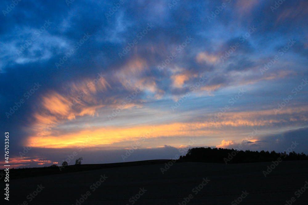 美しい春の夕暮れの空
