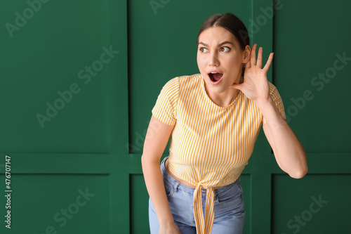 Curious young woman on colo...