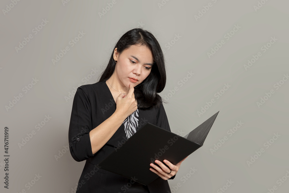 Business woman holding folder with flat expression Business woman holding folder with flat expression