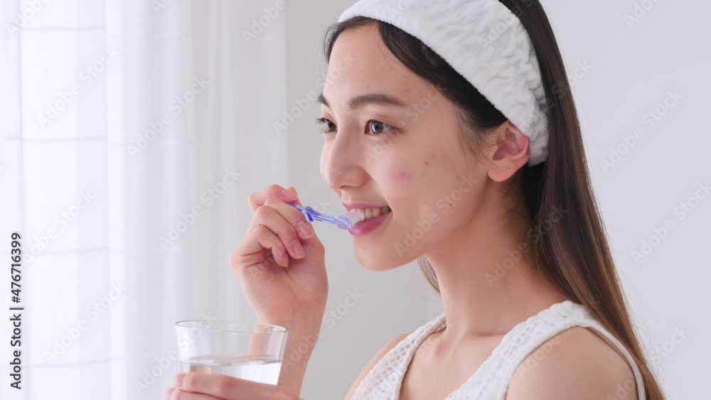女性 歯磨き 女性 歯磨き