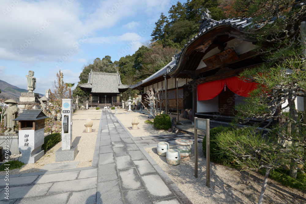 Fototapeta premium 備中高梁 薬師院 境内 岡山県高梁市