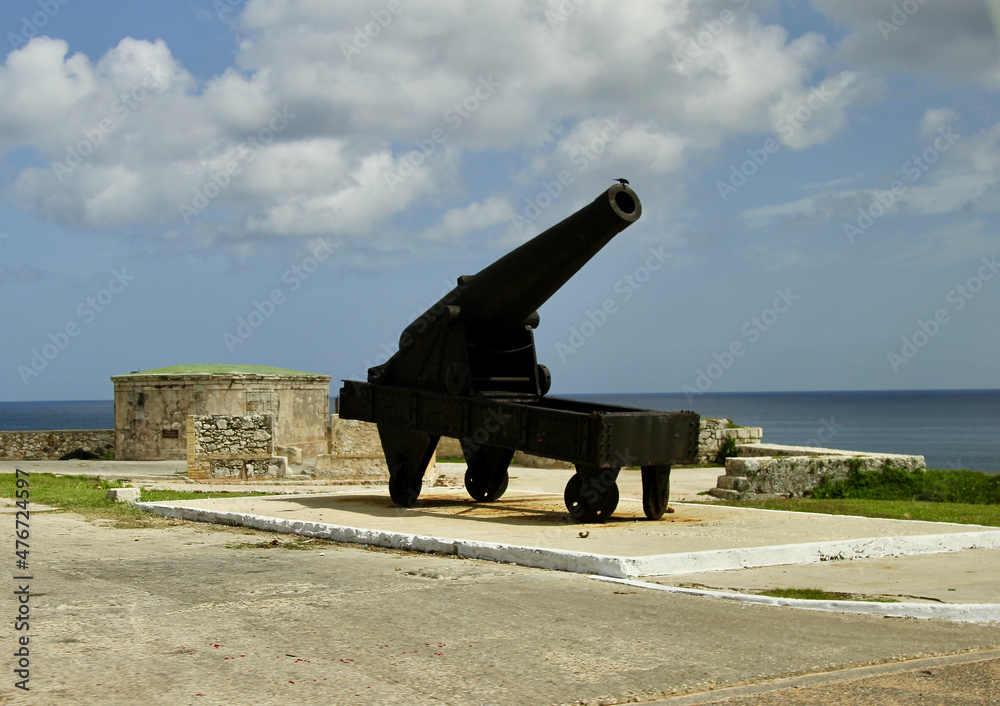 Cannon next to the fortress of San Carlos de la Cabana with sea in back plan in Havana, Cuba Cannon next to the fortress of San Carlos de la Cabana with sea in back plan in Havana, Cuba