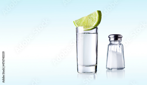Fotografia a glass of tequila