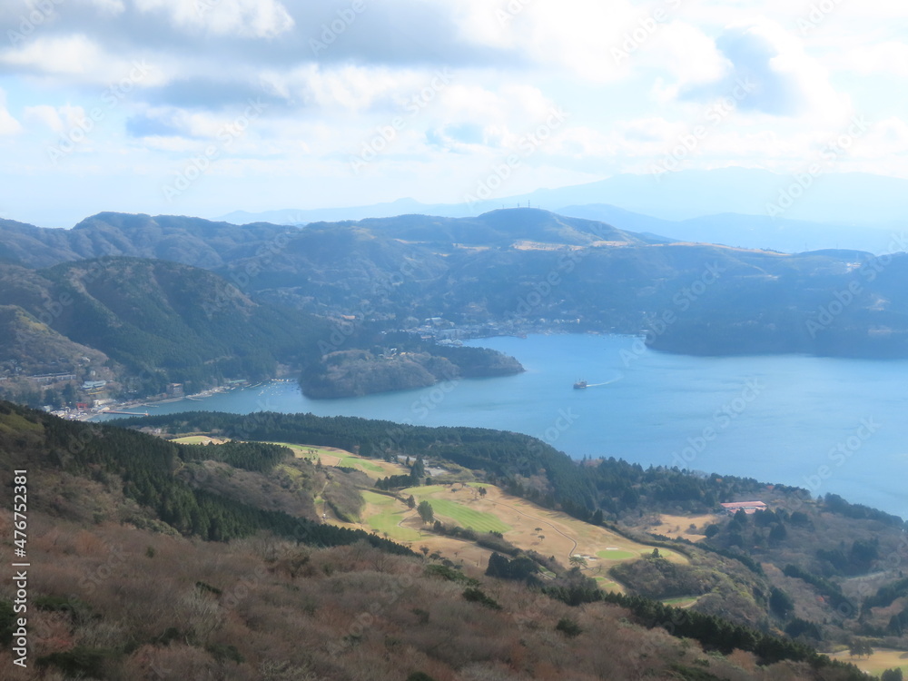 箱根の駒ヶ岳ロープウェイから見下ろす芦ノ湖