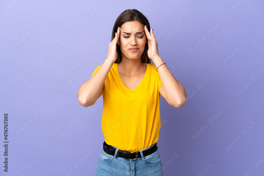 Fototapeta premium Young caucasian woman over isolated background with headache