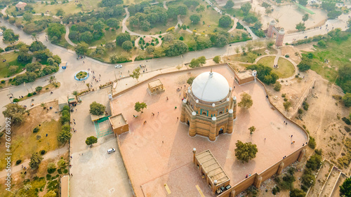 Foto The Tomb of Shah Rukn-e-Alam located in Multan, Pakistan, is the mausoleum of the Sufi saint Sheikh Rukn-ud-Din Abul Fateh