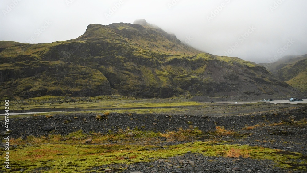 Naklejka premium Waking to the Sólheimajökull Glacier 