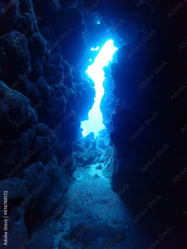 石垣島・美ら海海底の洞窟