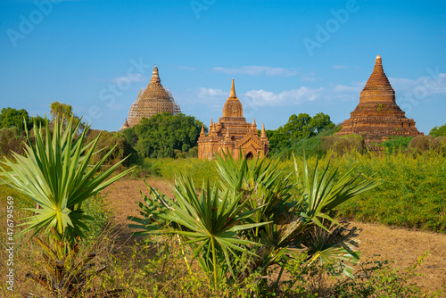 The ancient temples of Bagan on a sunny day Fotobehang