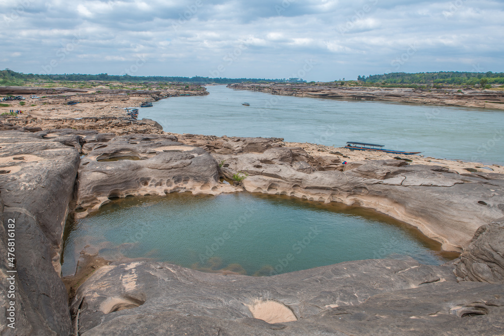Fototapeta premium Colorful rocks, puddles and strange shaped rocks in the Mekong River