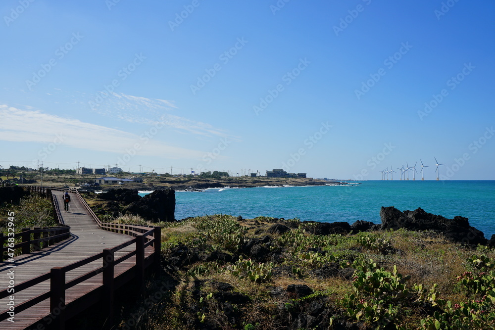 a beautiful seascape with a seaside walkway