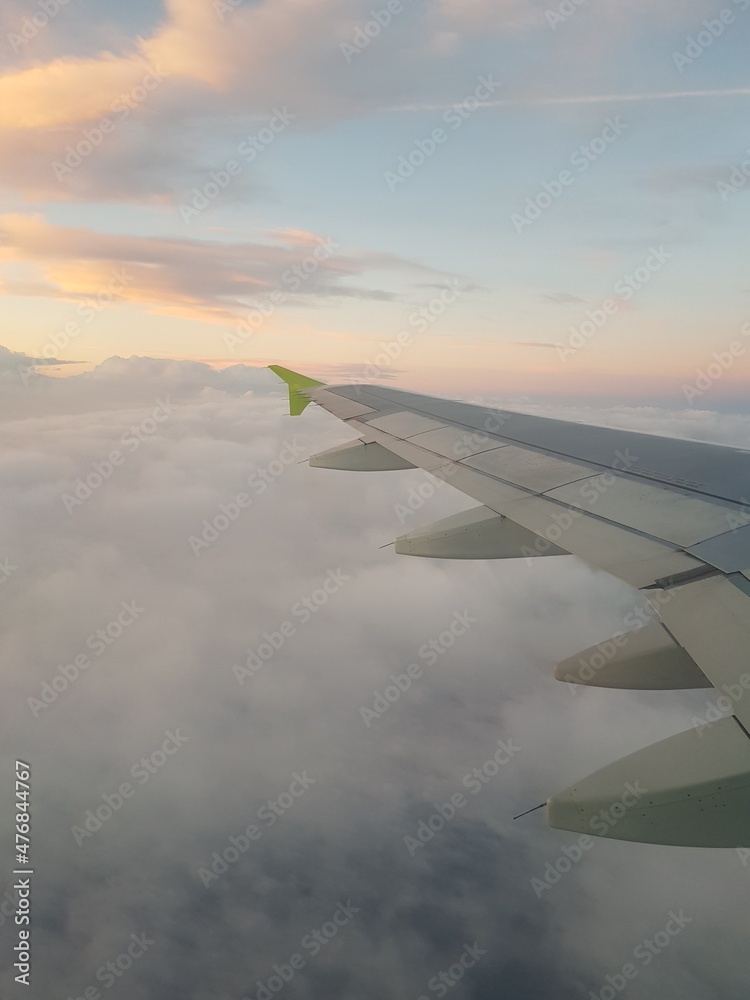 Obraz premium The plane is flying in the blue sky