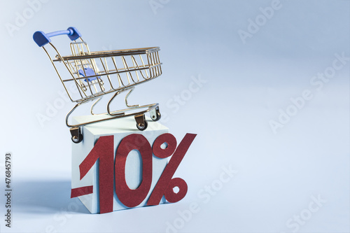Advertising layout with a discount of -10%. The consumer basket and the numbers -10% on a blue background copy the gap.