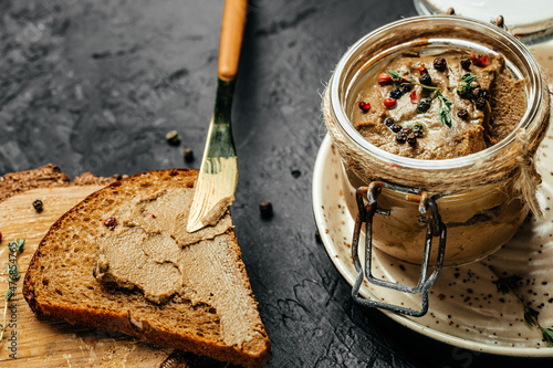 Billede på lærred Chicken liver pate on bread and in jar