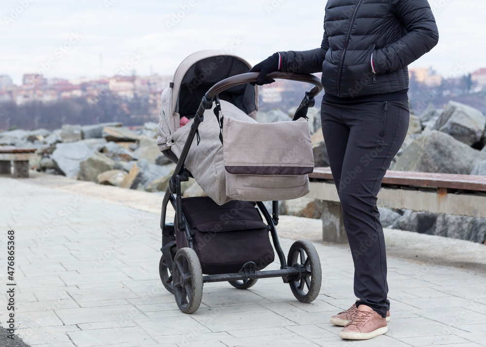 Obraz premium parent and child im stroller