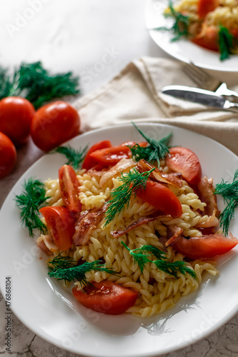 spaghetti with tomato sauce