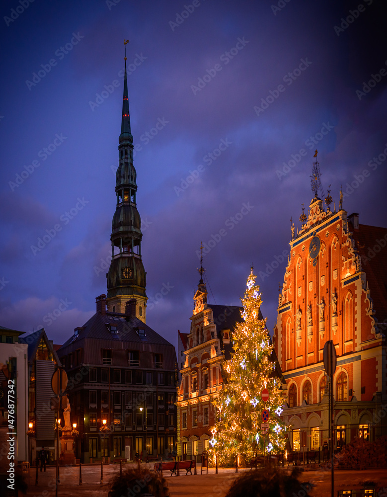 Obraz premium a walk in the evening sights of Riga16