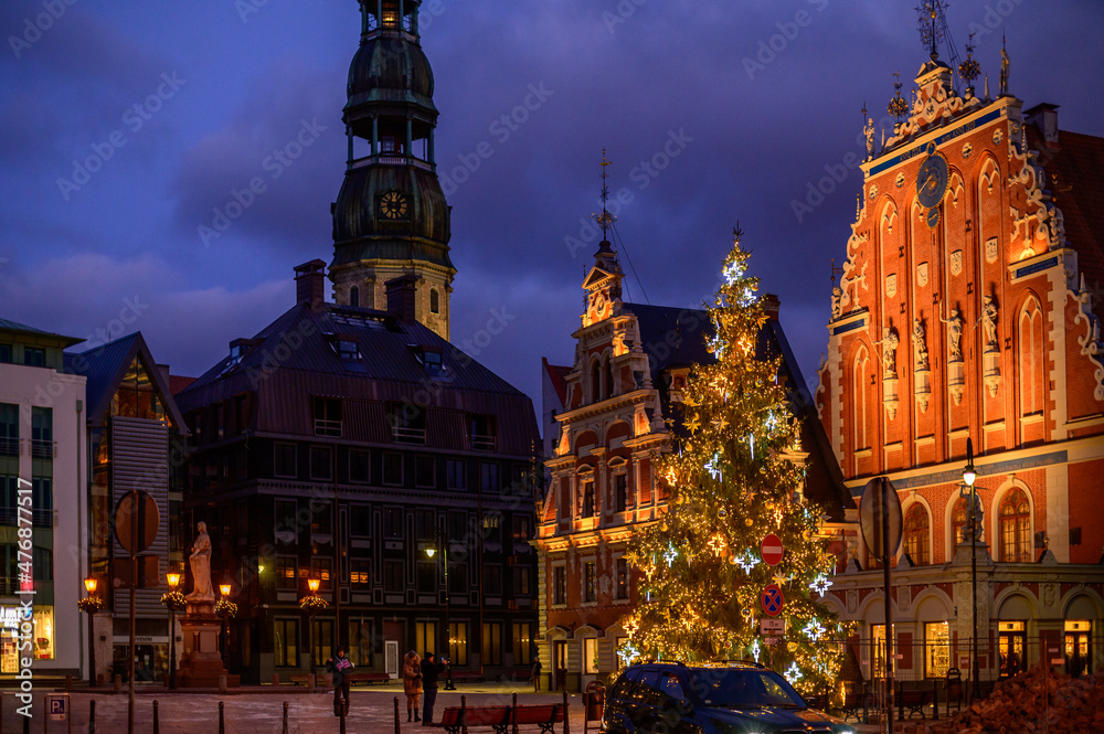 Fototapeta premium a walk in the evening sights of Riga1