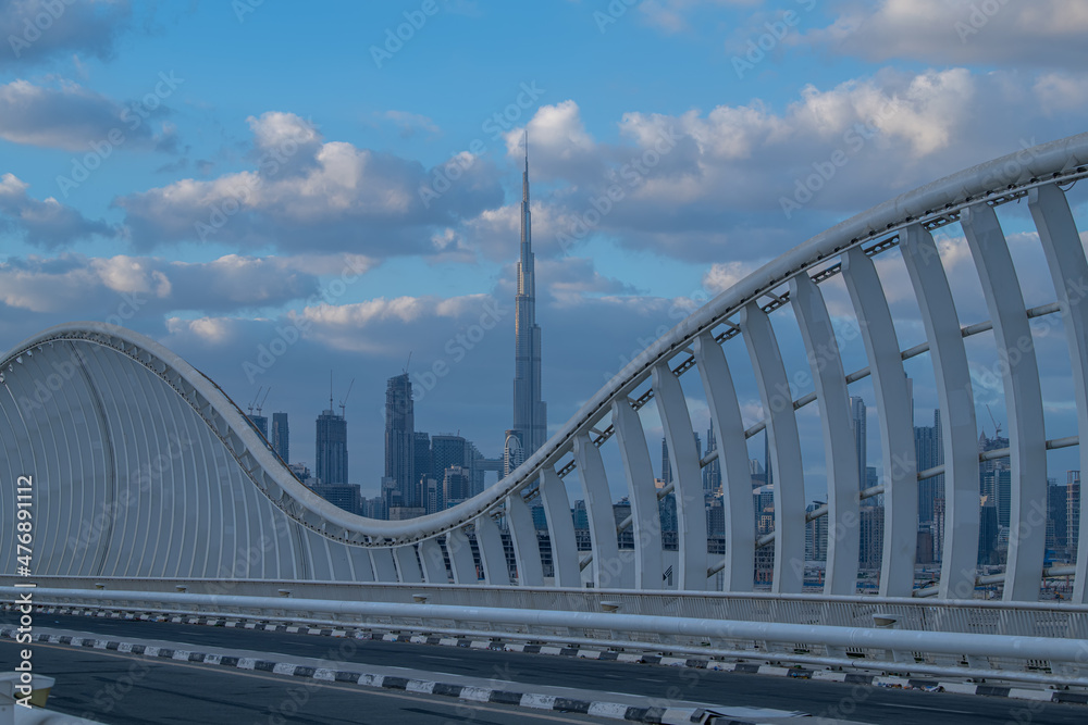 Obraz premium Maidan Bridge Dubai with Dubai Skyline