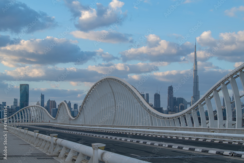 Obraz premium Maidan Bridge Dubai with Dubai Skyline