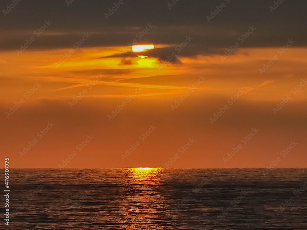 Fototapeta premium evening november sky with sunset over mediterranean sea/beach at autumn 