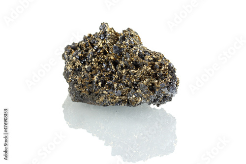Foto macro stone mineral Quartz pyrite on a white background