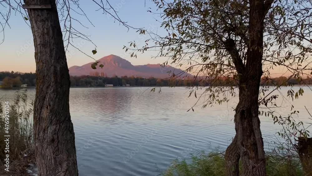 Nice view of the city lake and mountain peak.