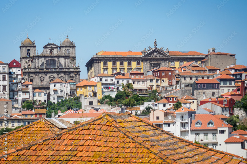 Obraz premium Aerial view of the city center from the cathedral of Porto