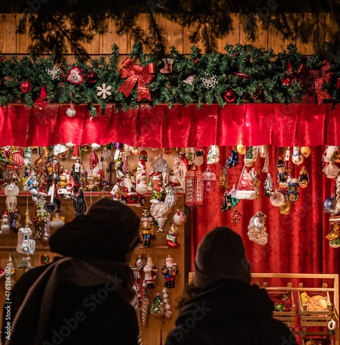 Photography Vienna, Austria: shoppers buying small gifts at the Christmas market