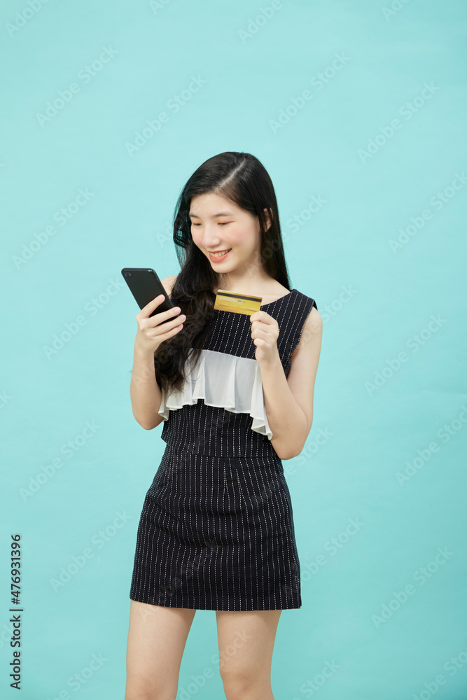 Naklejka premium Beautiful Asian woman shopping online