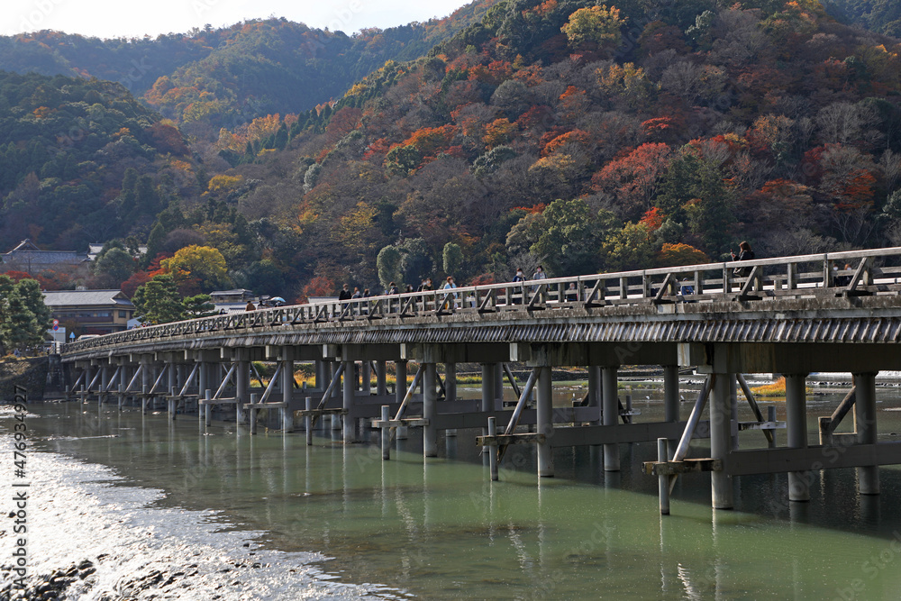 秋の嵐山　渡月橋