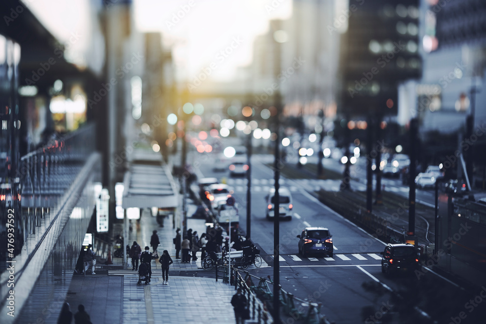 Obraz premium 夕暮れの道路 交通イメージ