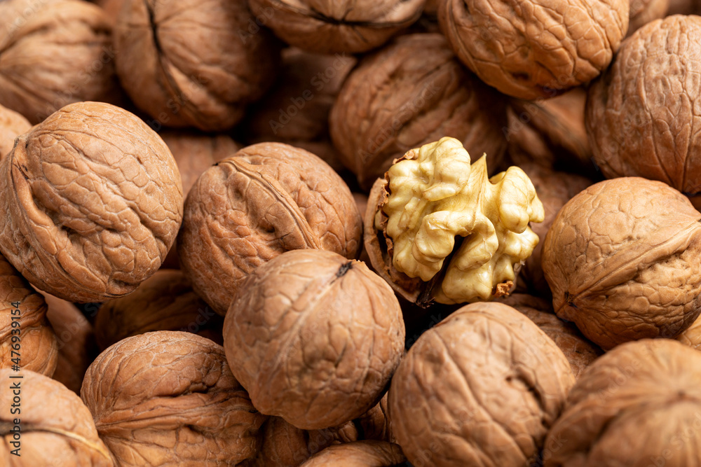 There were walnuts in abundance on the table There were walnuts in abundance on the table