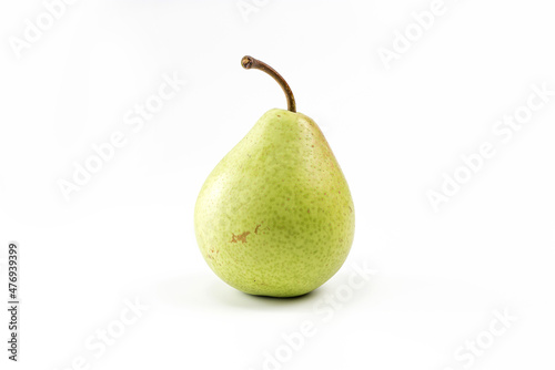 There were fresh and delicious pears on the table