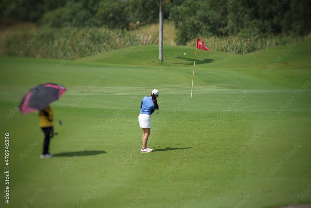 Fototapeta premium person playing golf