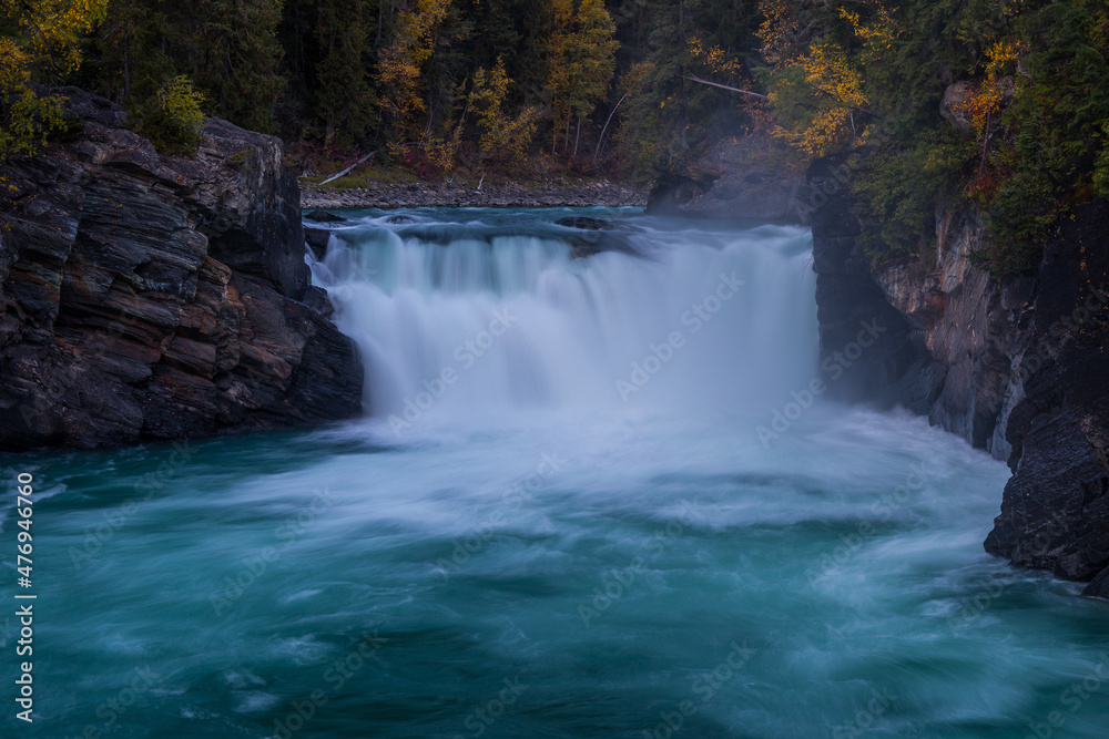 Fototapeta premium Overlander Falls, Fraser River, Mount Robson Provincial Park