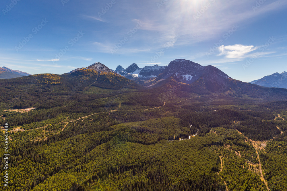 Fototapeta premium Scenic autumn views of Spray Valley, Peter Lougheed, and Bragg Creek Provincial Parks, in Kananaskis Country Alberta Canada
