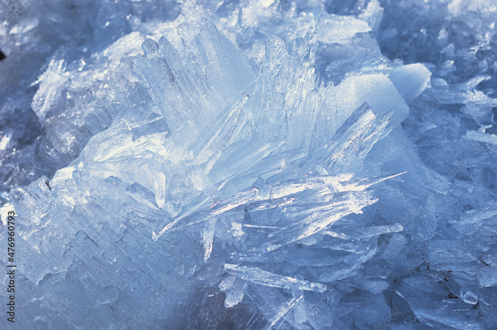 Obraz premium Blocks of river ice in spring. Fast melting. Ice texture on a spring day under the sun. Amur river. Ice needles.