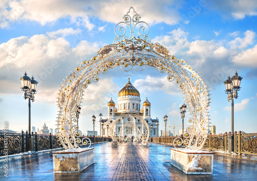Photography Cathedral of Christ the Savior and lanterns on the Patriarch Bridge to Moscow on