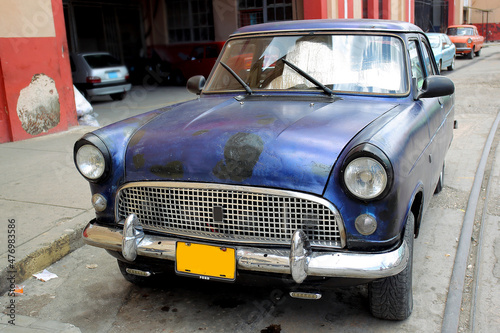 A very old American car in Havana, Cuba © andrzej_67
