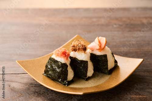 おにぎり3つ