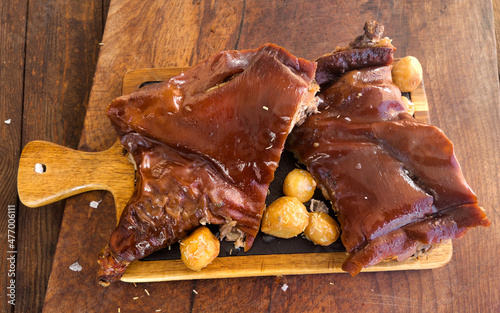 Lechona - Porcelleta negra mallorquina: Roasted pork meat with crispy skin and baked potatoes photo