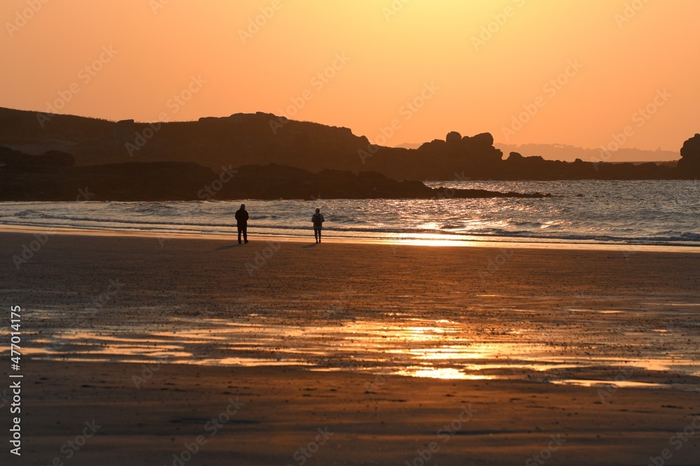 Coucher de soleil sur une plage bretonne