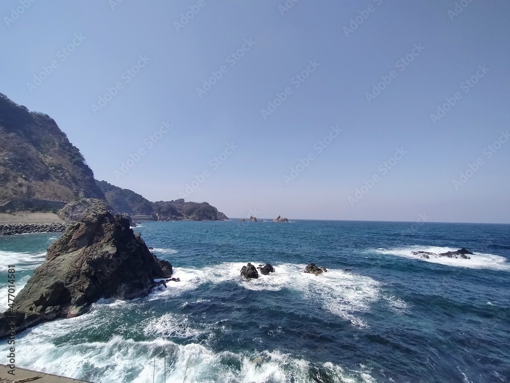 鳥取県の山陰海岸。リアス式海岸。