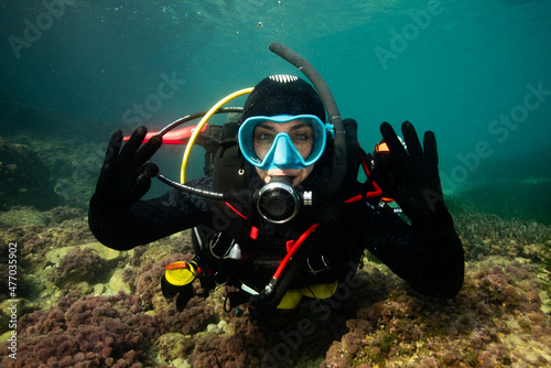 Foto Chica submarinista, bucenado en el mar mediterraneo, Calpe, Alicante