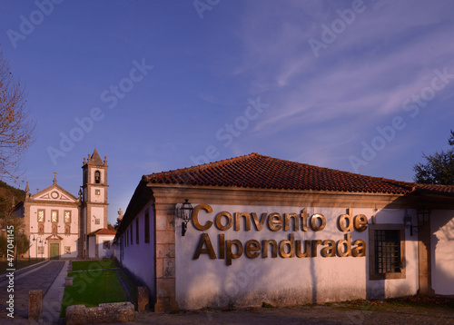 Eglise-couvent à Alpendurada - Portugal photo