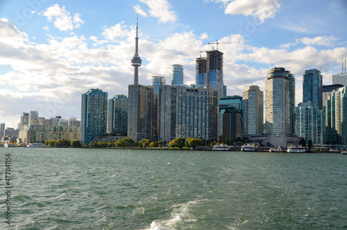 Canvas Print Toronto Skyline with CN Tower and Green Trees Waterfront