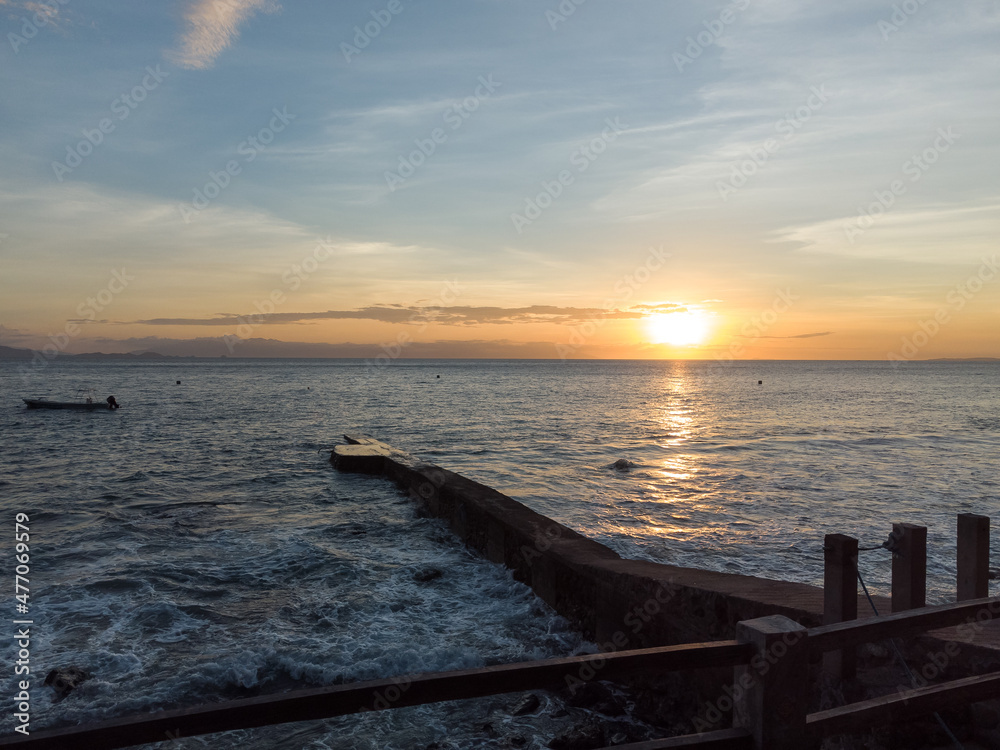 Obraz premium Drone photos of Pacific Ocean coastline during a gorgeous sunset.