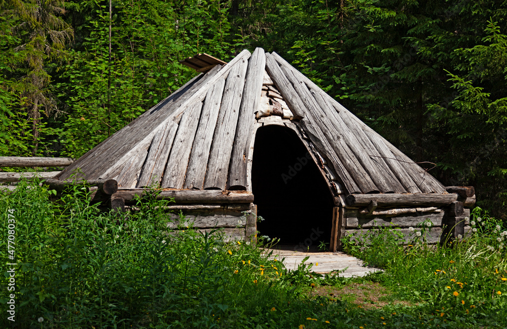 a very old building that the Sami used as a residence