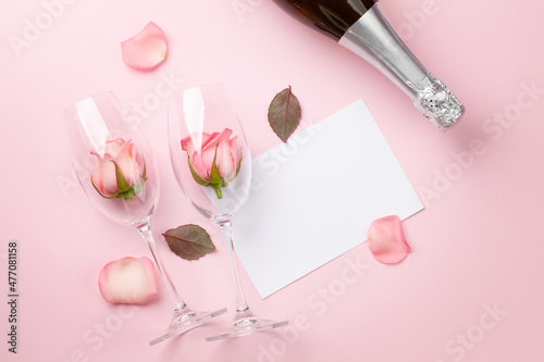 Champagne glasses with rose flowers